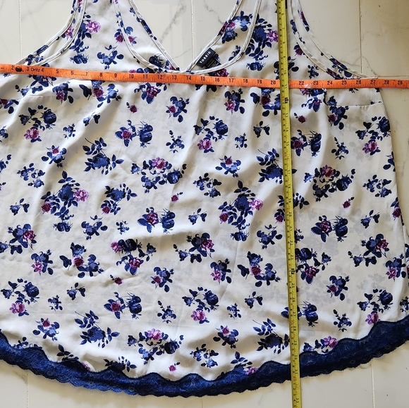 Torrid EUC Size 4 White Blue Floral Lace Trim Flowy Tank Top - Picture 9 of 15